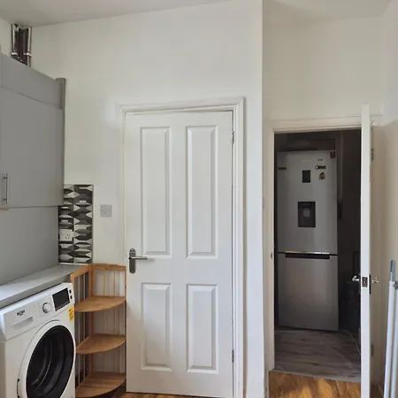 3 Bed House - All Amenities - Middleton Middleton  Exterior photo