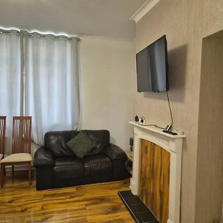 3 Bed House - All Amenities - Middleton Middleton  Exterior photo