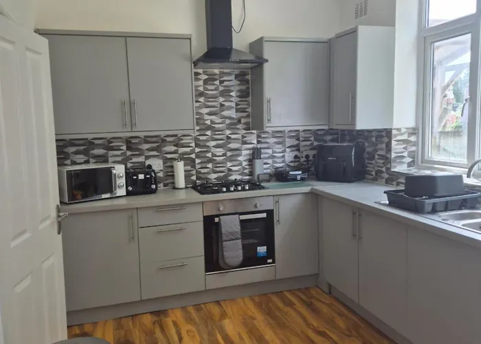 3 Bed House - All Amenities - Middleton