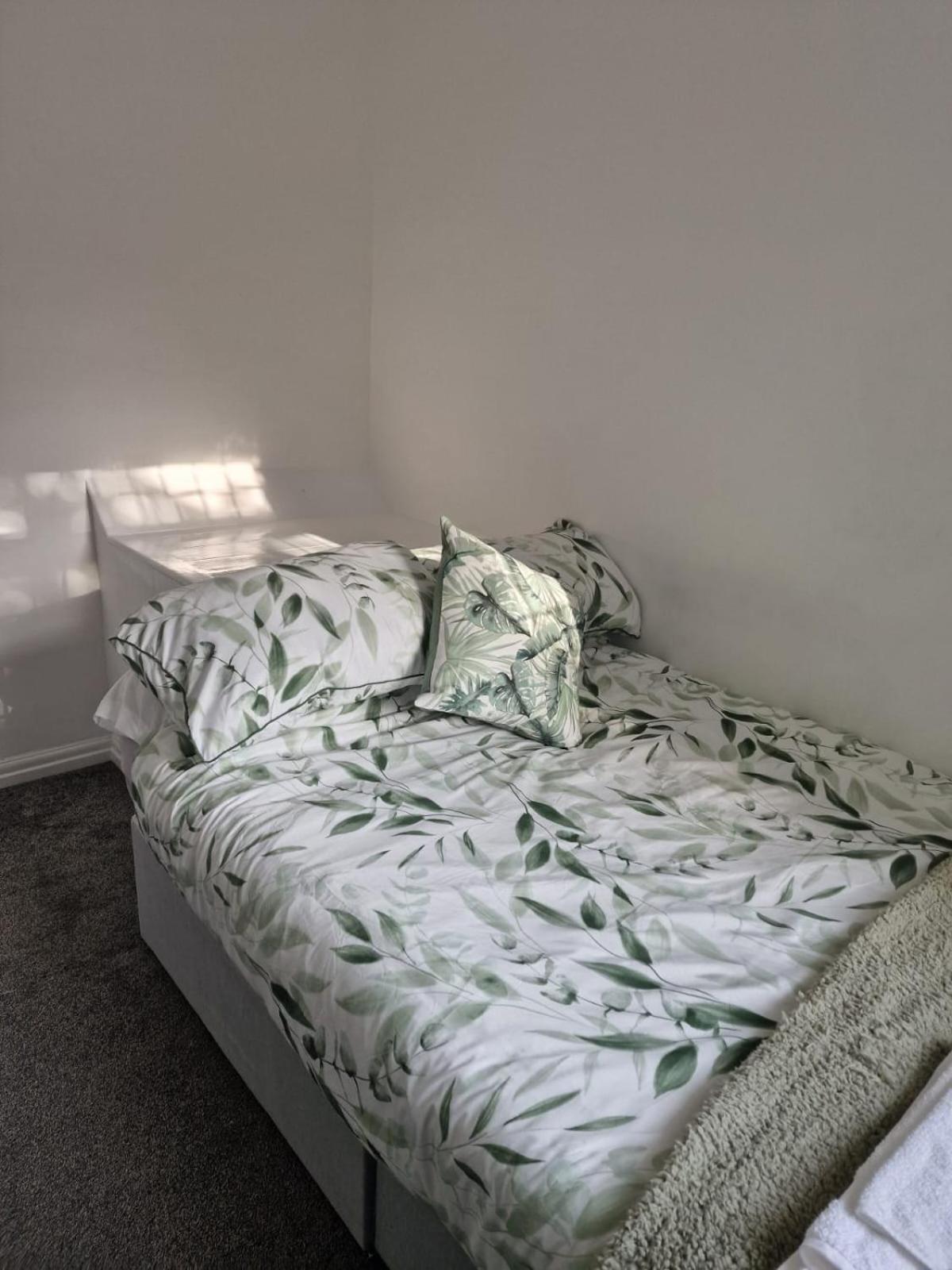 3 Bed House - Amenities - Middleton *