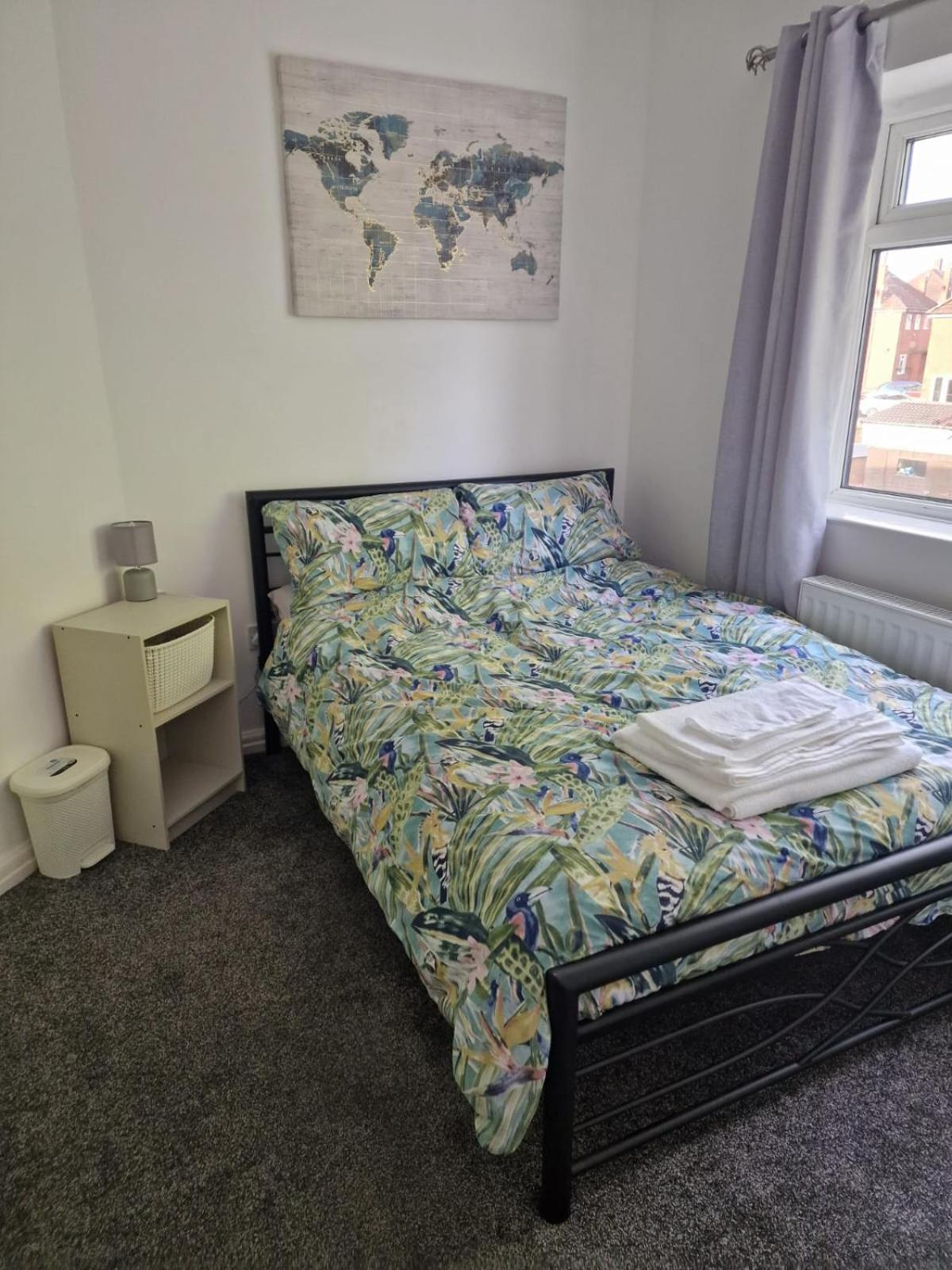 3 Bed House - Amenities - Middleton